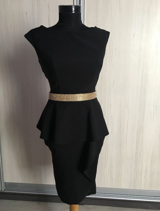 платье черное с ремнем