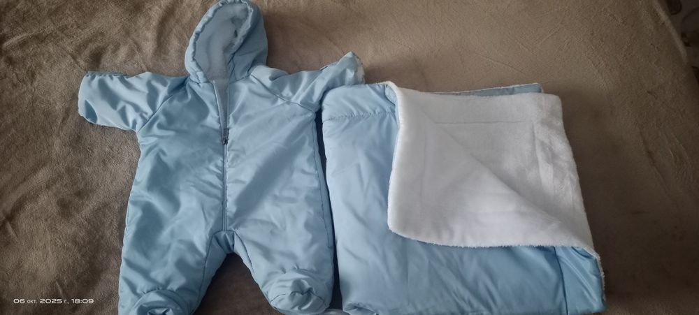 Продам демисезонный комбинезон с одеялом.