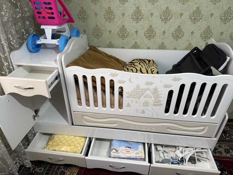 Детская кроватка c шкавчиком