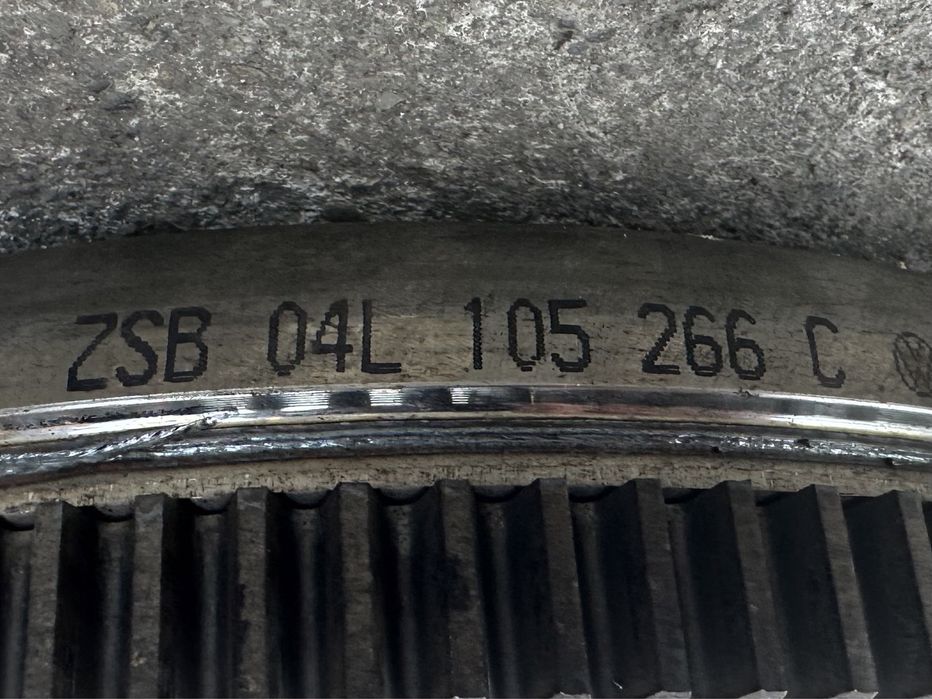 Kit ambreiaj / Volanta VW Passat B8, Golf 7 / Audi A3, Q3 : 04l105266C