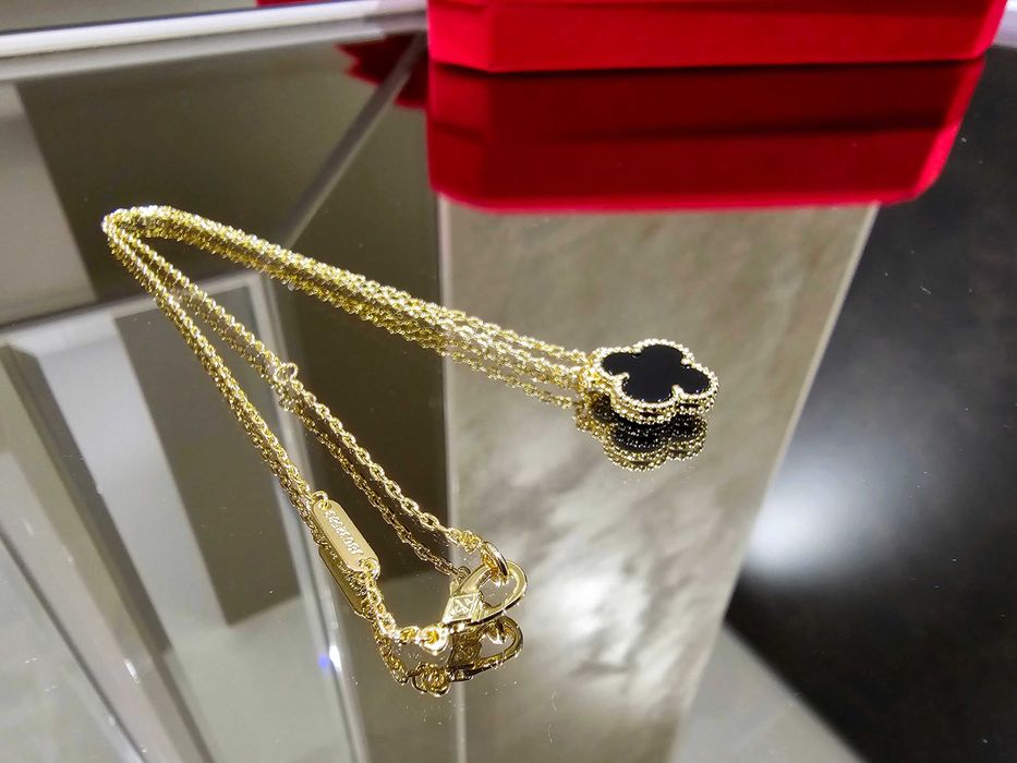 Van Cleef & Arpels VCA Gold Black Alhambra 1 Motif Clover Дамско Колие