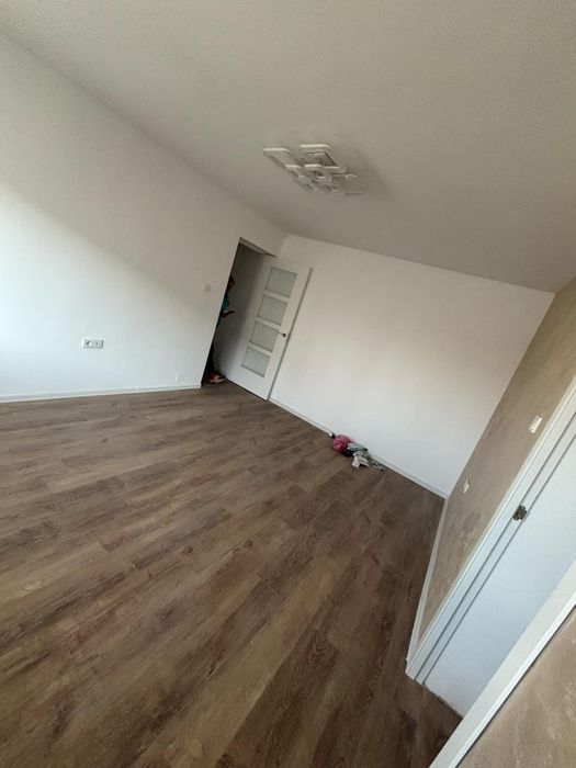 Targoviste Micro 3  3 camere 68000 euro