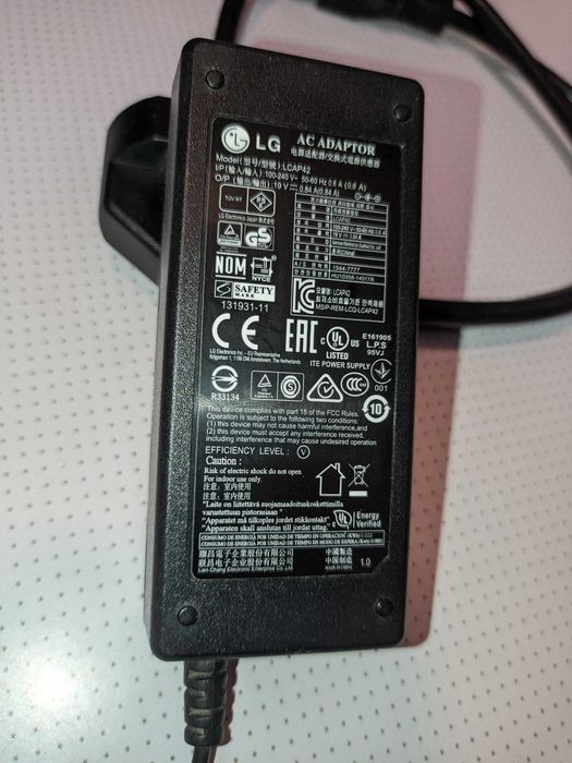 Adapter LG 19V 0.84A. Адаптер, блок питания.