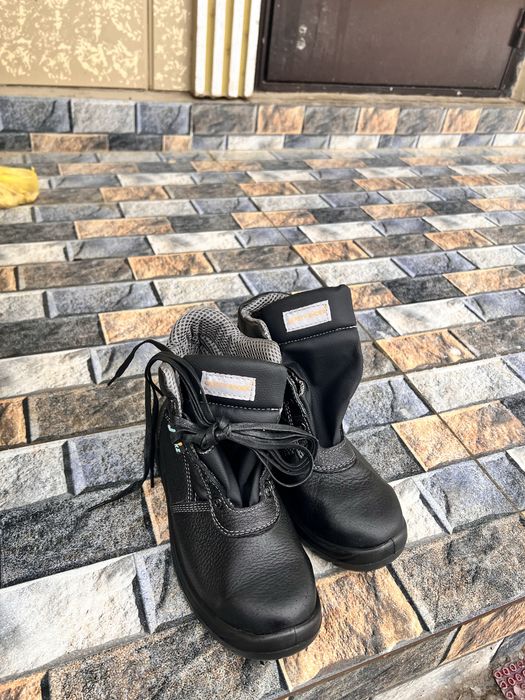 Рабочие ботинки летние. 39 размер