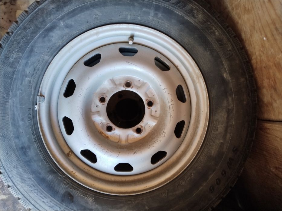 Продам шины 235/70/16 на дисках