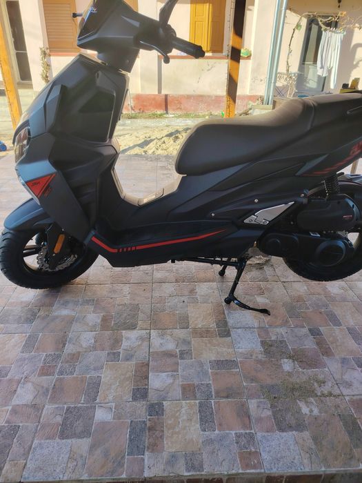 Vând scuter nou motor de 50