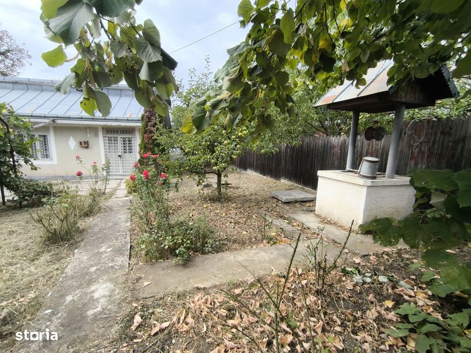 Casă + teren de vânzare în Comuna Dobrovăț, jud. Iași – zonă centrală!