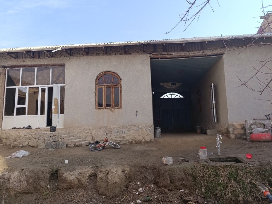 Hovli sotiladi toliq qurib bitqazilmagan