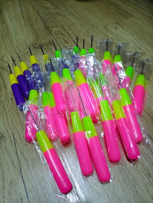 Продавам куки за поставяне на плитки/туистъри/къдрици