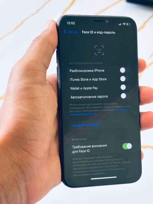 iPhone X 64/70%.