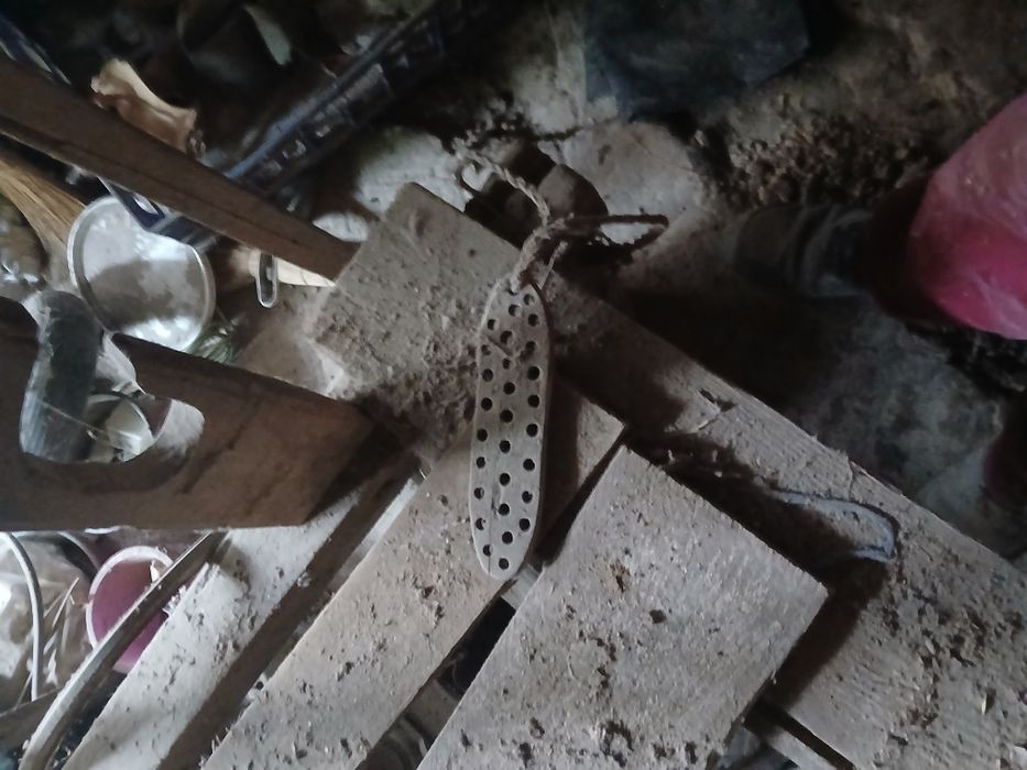 Vând razboi de țesut , sucală , mașină de tors sau de răsucit