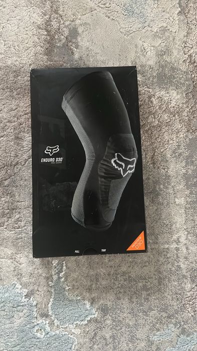 Genunchiere/protectii FOX ENDURO D30 noi, in cutie