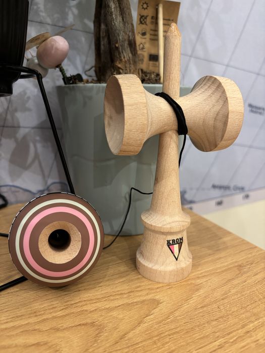 Krom STROGO  Nou-nouț!!