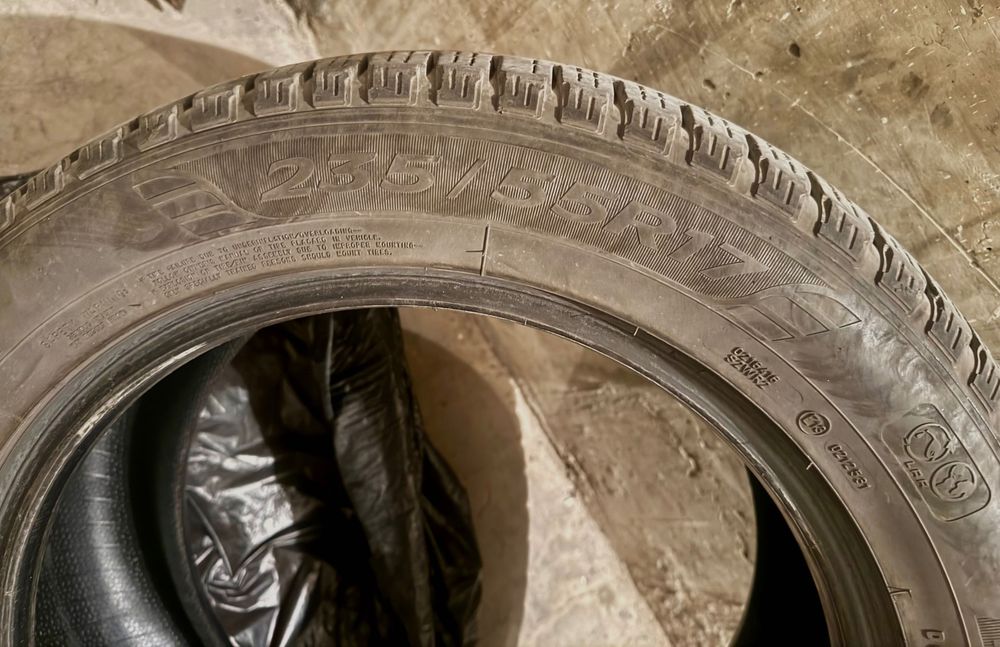 Зимни гуми GoodYear Efficiency Grip 235/55 R17 99V комплект 4 бр за 100 €