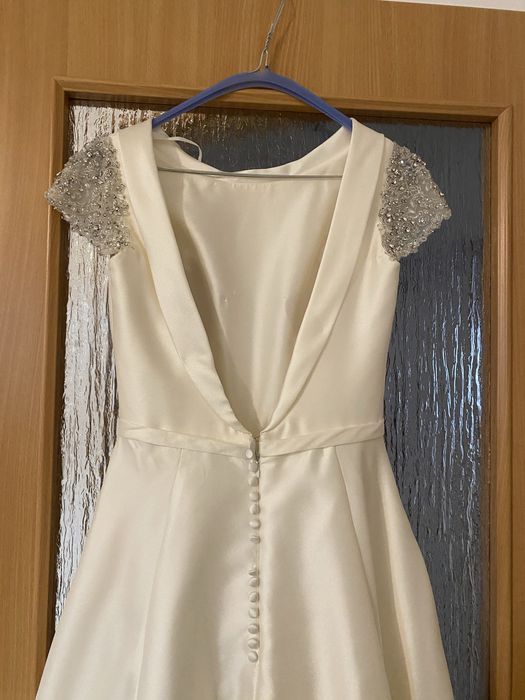 Rochie de mireasă din tafta cu trenă, A Line