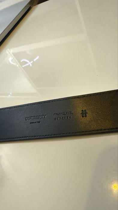 Curea Burberry nepurtata cumparata din magazin