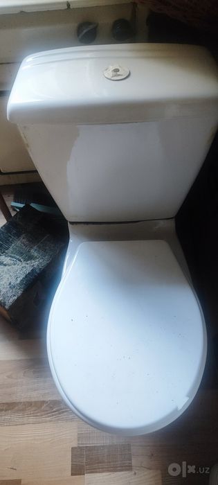 Унитаз в хорошем состоянии.