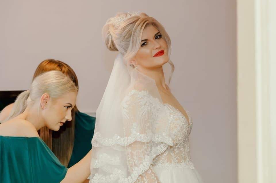 Rochie de mireasa + voal + crinolina 3 cercuri