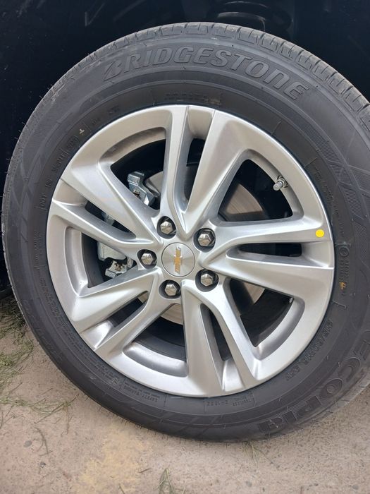 Treckor 2 diska baloni bilan R16 215/60/16