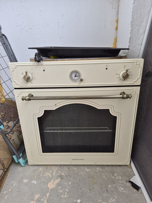 Продам духовку встроенную