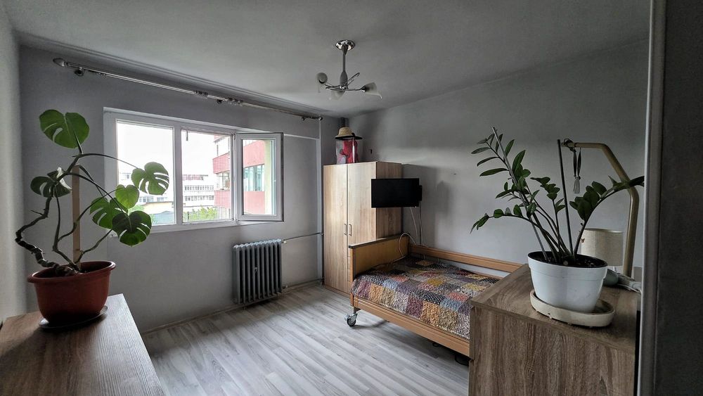 Vanzare - Apartament 3 camere - zona Bld Republicii