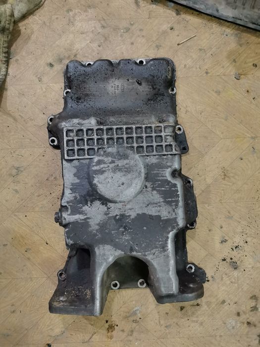 Мазда МПВ 2001 гв, поддон 2.5 f73e.