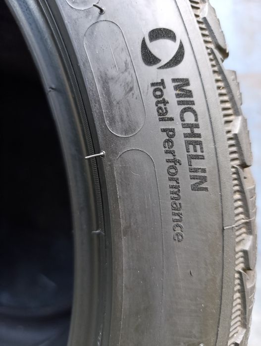 Anvelope de iarnă 225 40 18 Michelin dot 2021