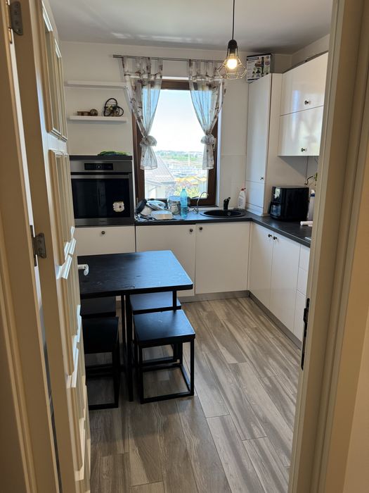 Apartament 2 camere, decomandat, loc de parcare inclus.
