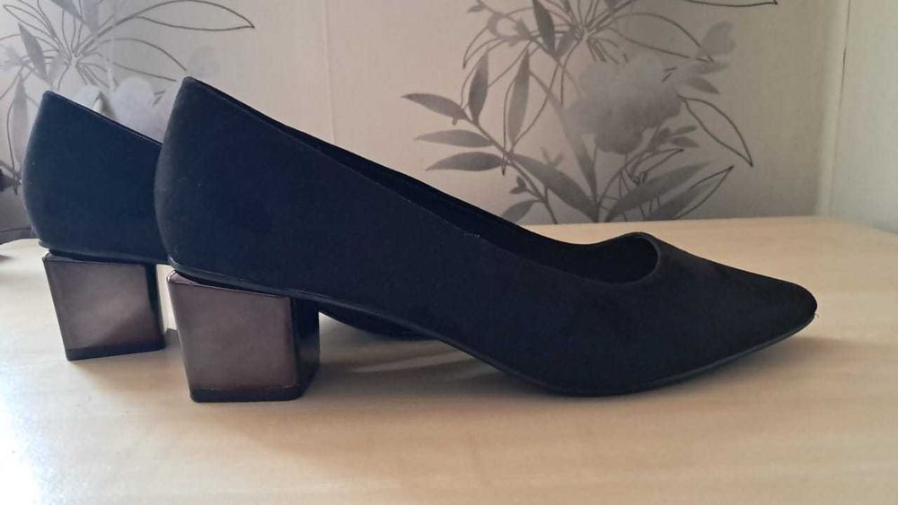 Продам туфли замшевые