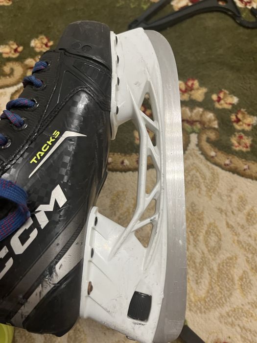 Продам коньки CCM размер 38.5
