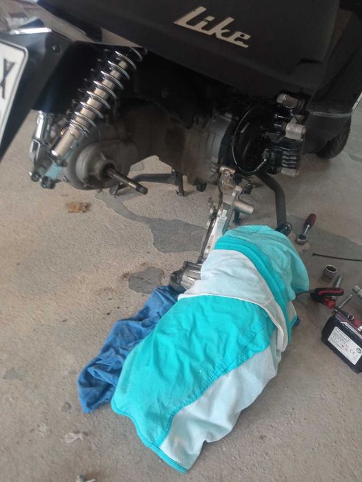 Сервиз за скутери и мотори Vespa,Kymco,Piaggio,Yamaha,Kawasaki,Ducati.