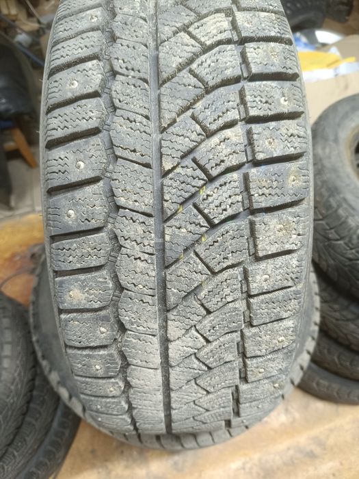 Шины зимние 215/55 R16