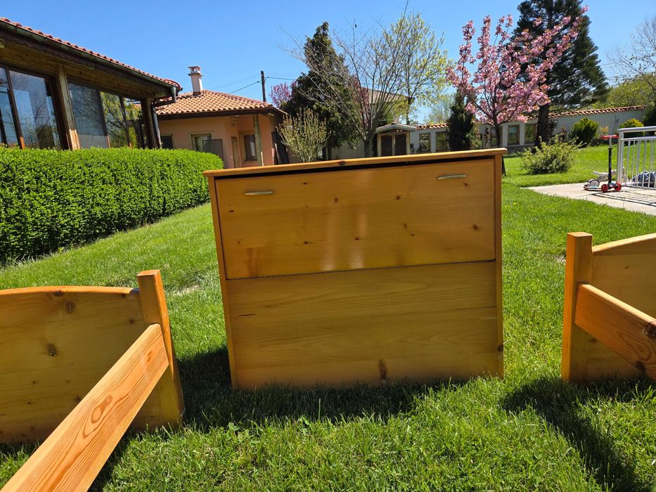 Легла с матраци и ракла