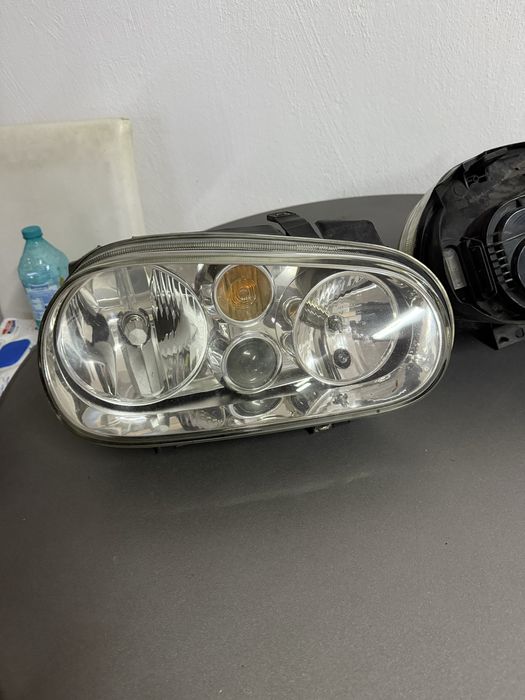 оригинални фарове за Golf 4 с лупа халоген