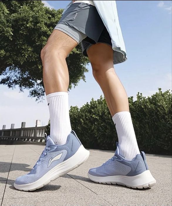 Кроссовки LINING новые продам