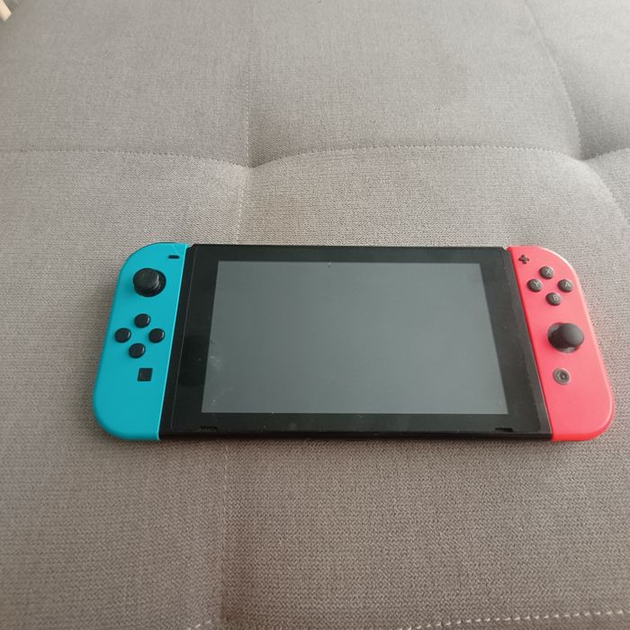 Consolă Nintendo Switch – Pachet Complet (Dock, Încărcător, Cabluri) – Stare Foarte Bună