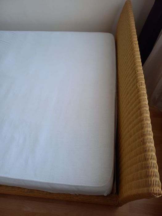 Vând pat cu somieră + saltea