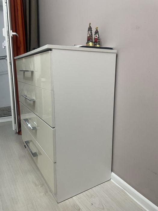 Комод, белого цвета