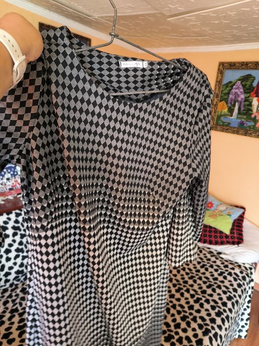 Vând rochii ,material elastic mărimea 40 42