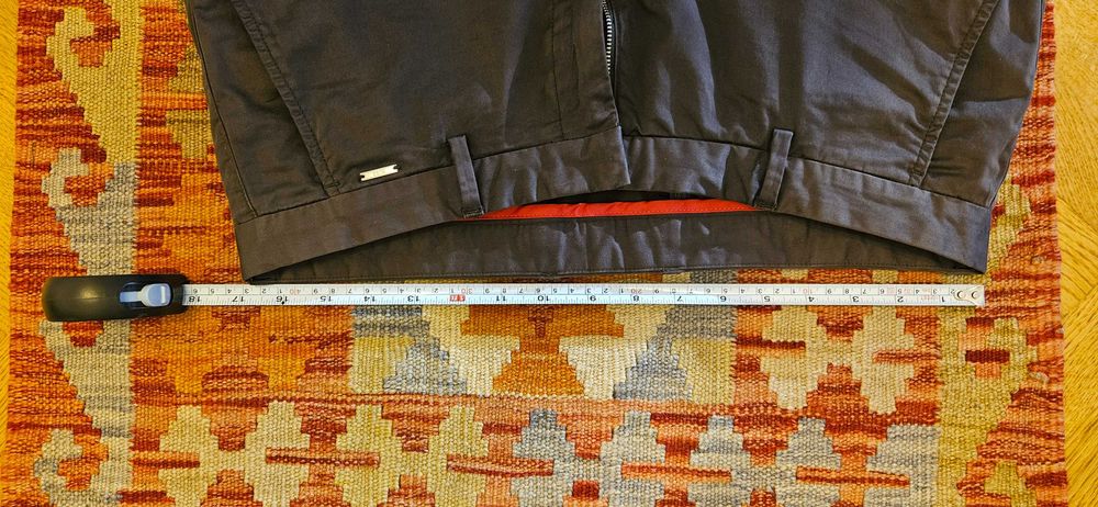 Pantaloni Hugo Boss - masura 48 / 32