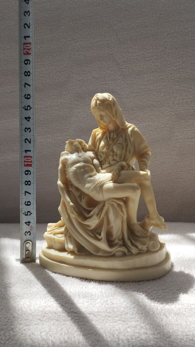 Статуя на Исус и Мария