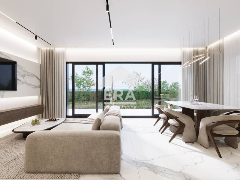 Двуетажна новострояща се къща за продажба, с гараж и двор, в горната ч