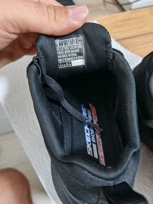 Adidași skeckers 35