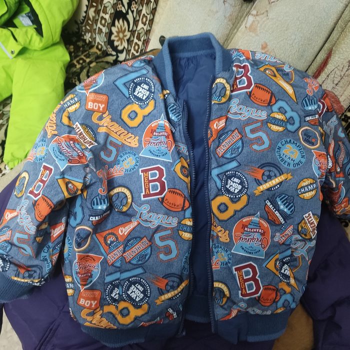 Продам бомбер для мальчика