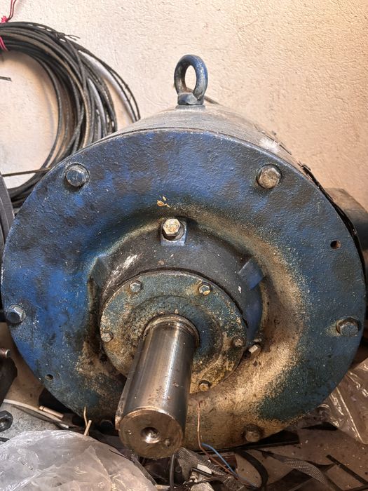 Motor cu reductor, troliu și suport pentru lift 4 kW – 2 seturi disponibile