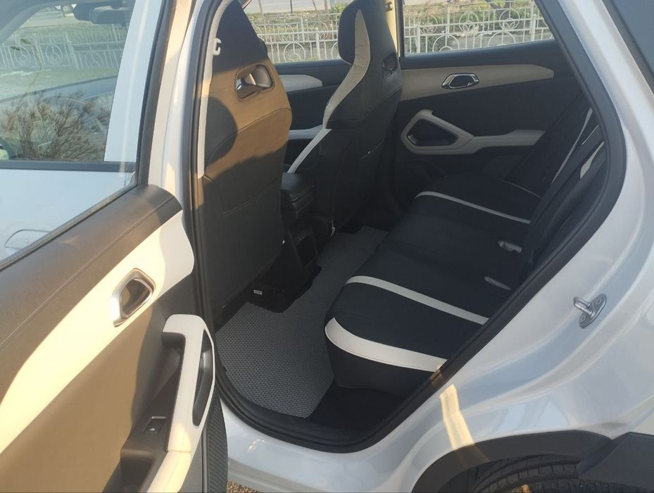 Продам свой BYD Yuan Up. Официальный. 7.100 км пробег. Отл. состояние