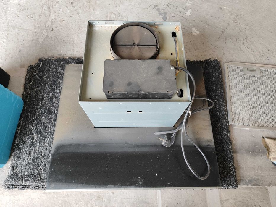 ремонт кухонной вытяжки и любой сложности бытовой техники