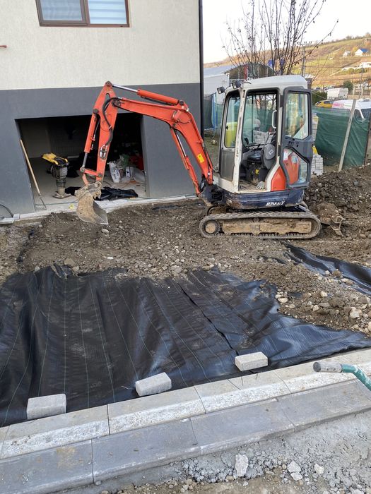 Inchiriez miniexcavator, Miniexcavator de inchiriat (Execut Lucrari)