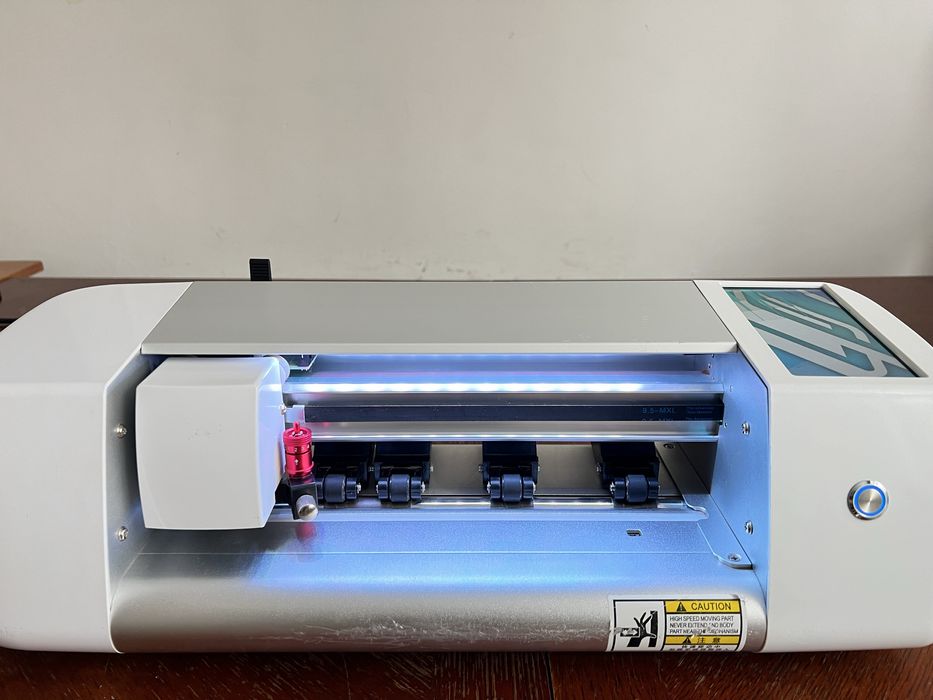 Плоттер для нарезки гидрогелевый пленки
