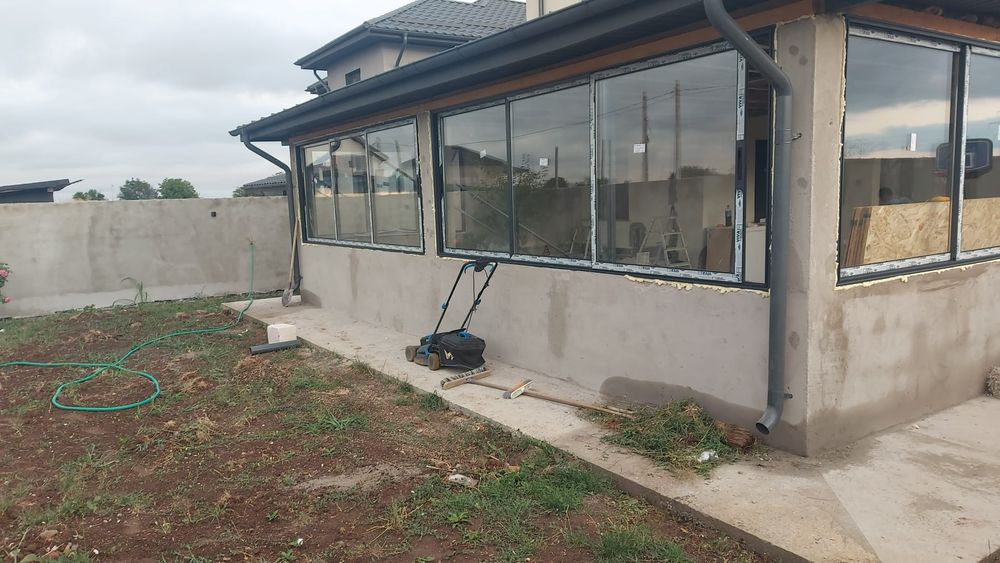 Închideri terase foișoare balcoane cu uși glisante din aluminiu